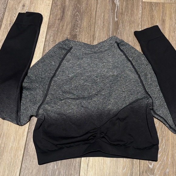 Gymshark Charcoal and Black Long Sleeve Top and leggings set - Picture 2 of 3